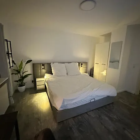 홈스테이 Renoviertes Zimmer Fuer 2