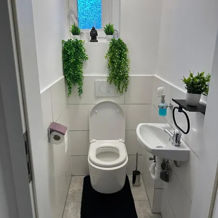 Renoviertes Zimmer Fuer 2 홈스테이 *