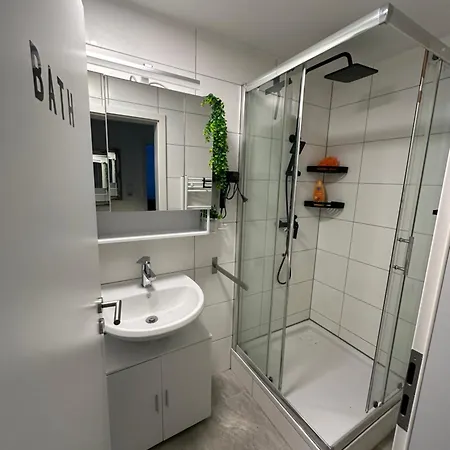 홈스테이 Renoviertes Zimmer Fuer 2 *