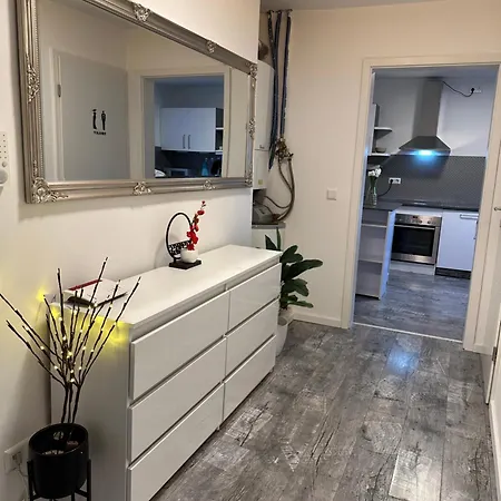 Renoviertes Zimmer Fuer 2 홈스테이 *